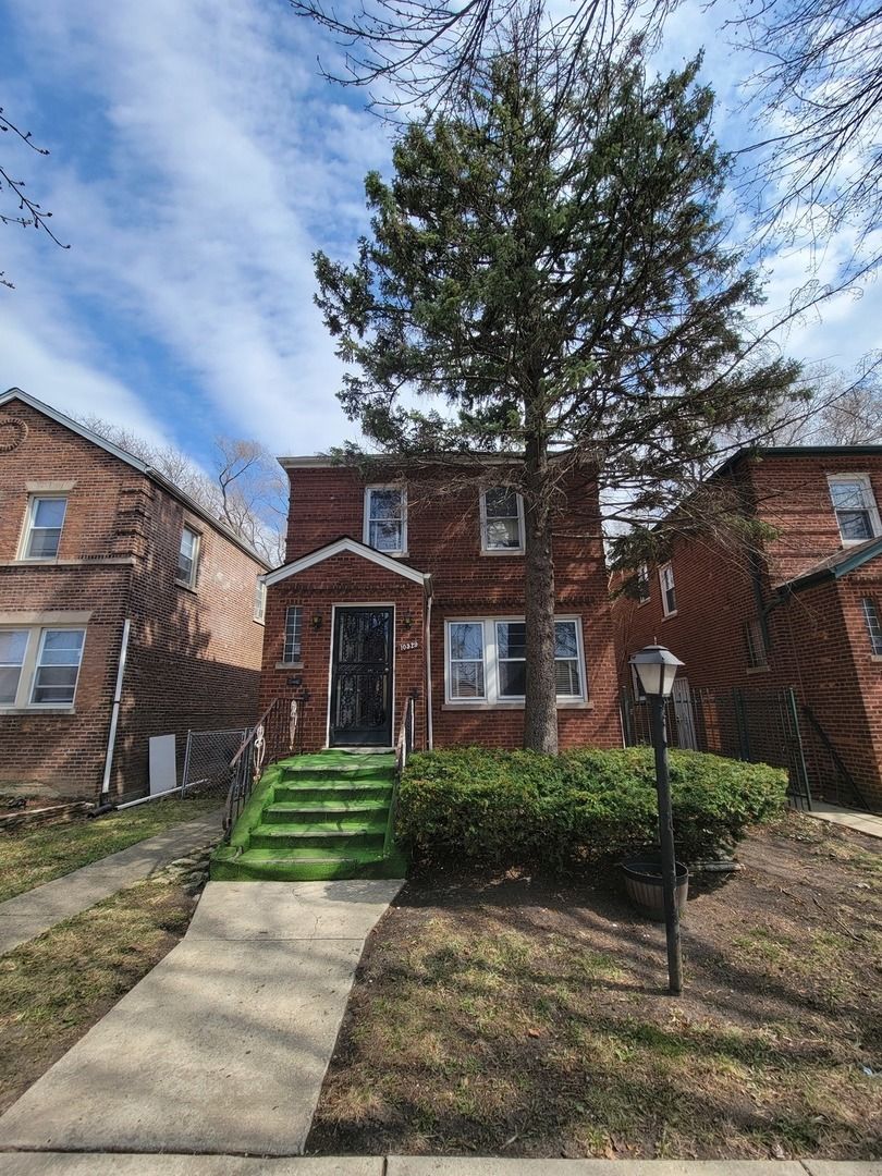 10529 S Eberhart Avenue — Chicago, IL 60628