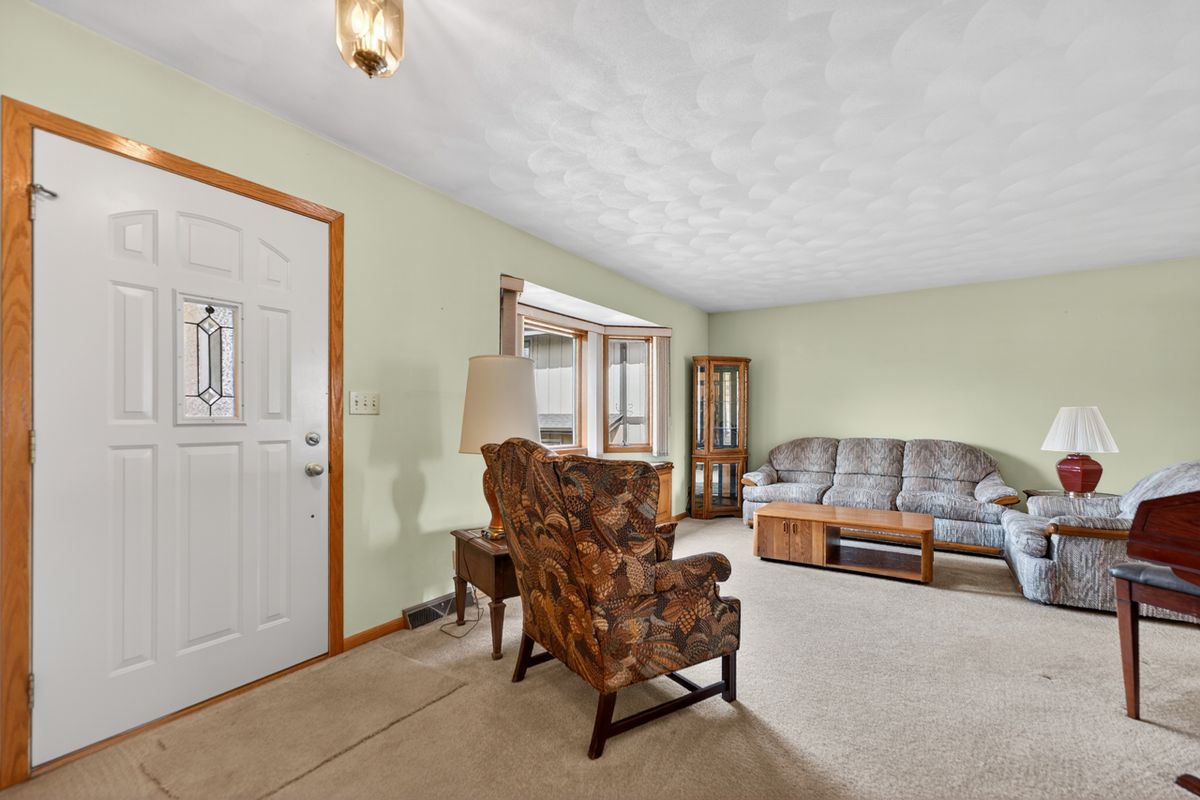 227 Lake Summerset Road, Davis, IL 61019