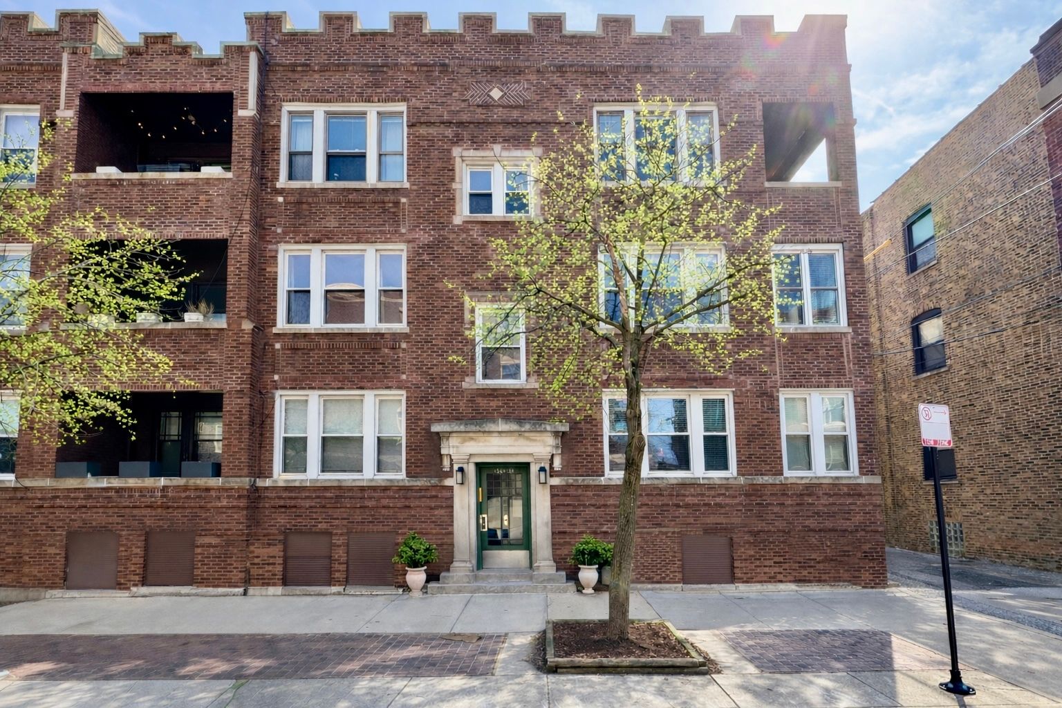 1351 W Sunnyside Avenue #2 — Chicago, IL 60640