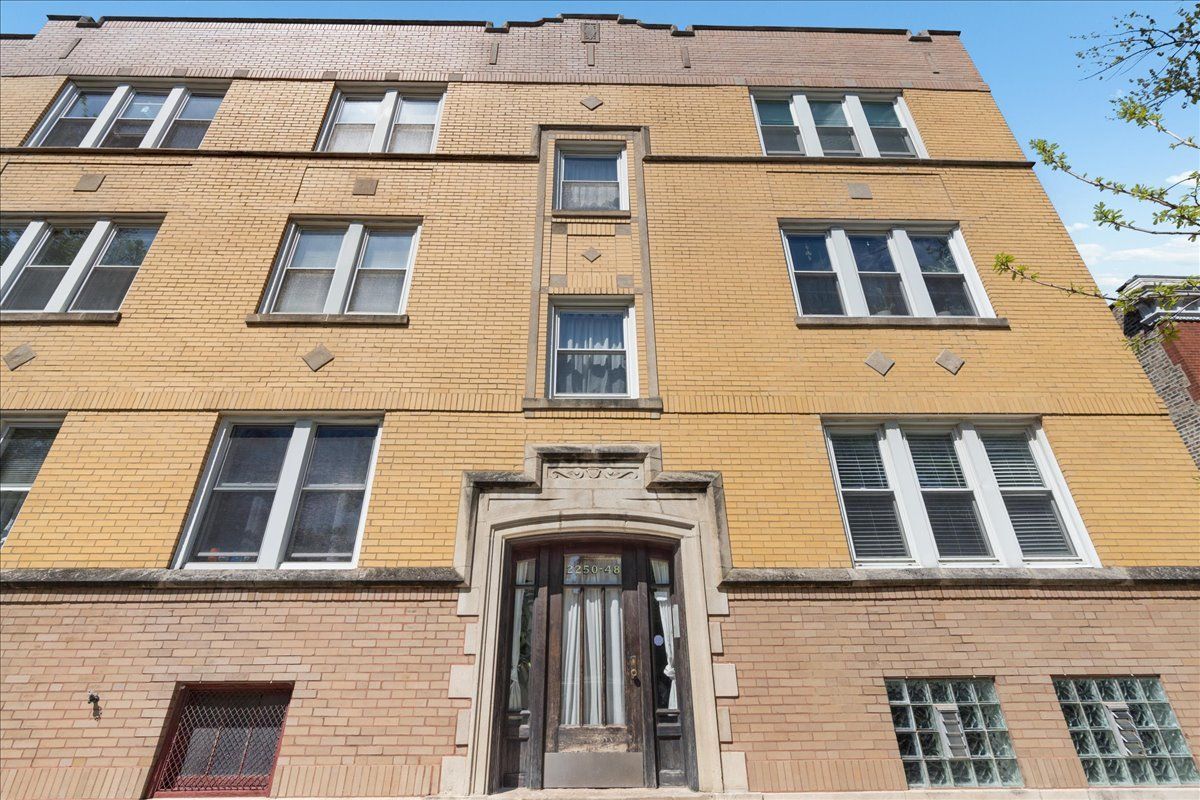 2248 W Melrose Street #1E — Chicago, IL 60618