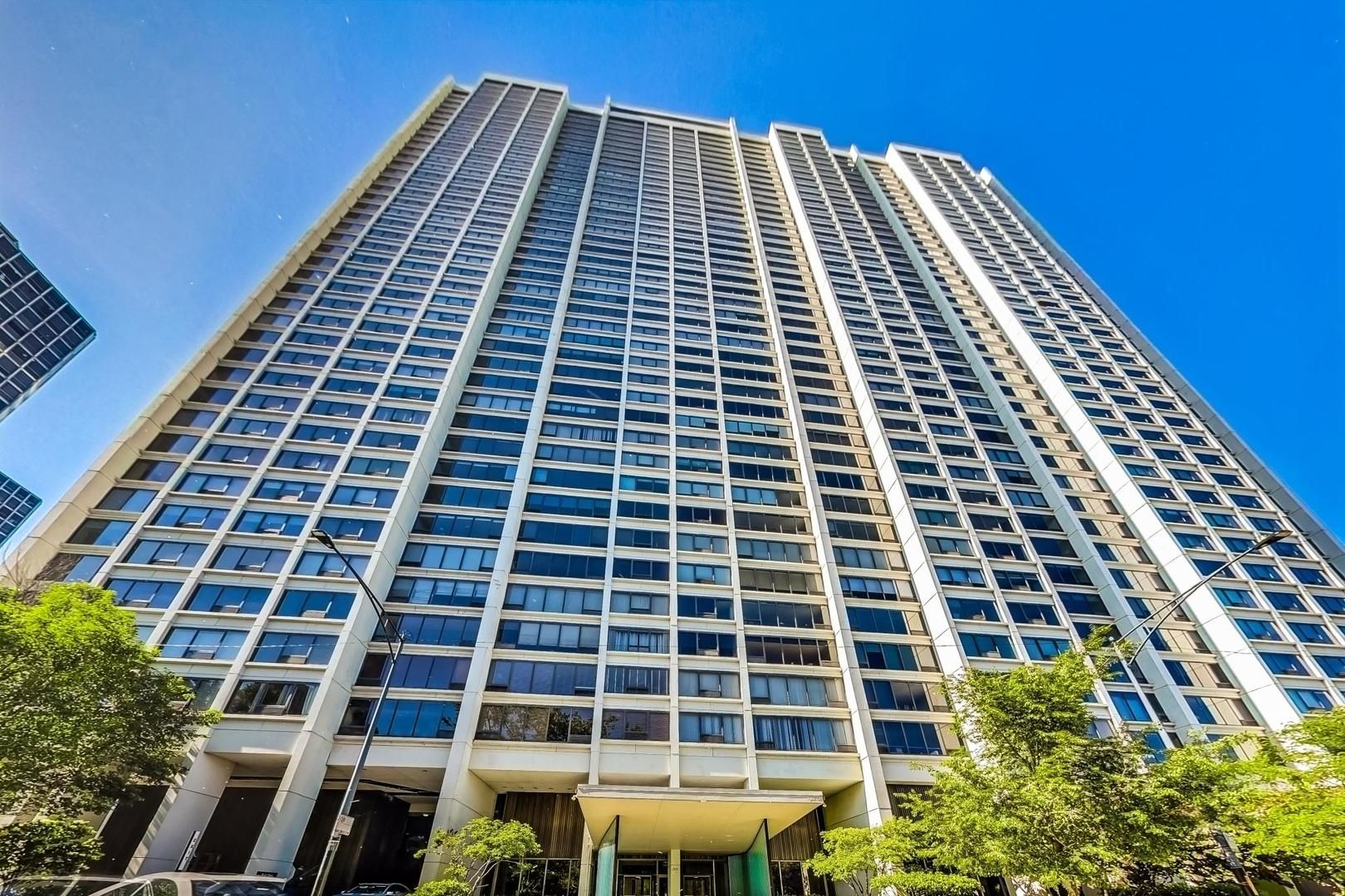 2800 N Lake Shore Drive #414 — Chicago, IL 60657
