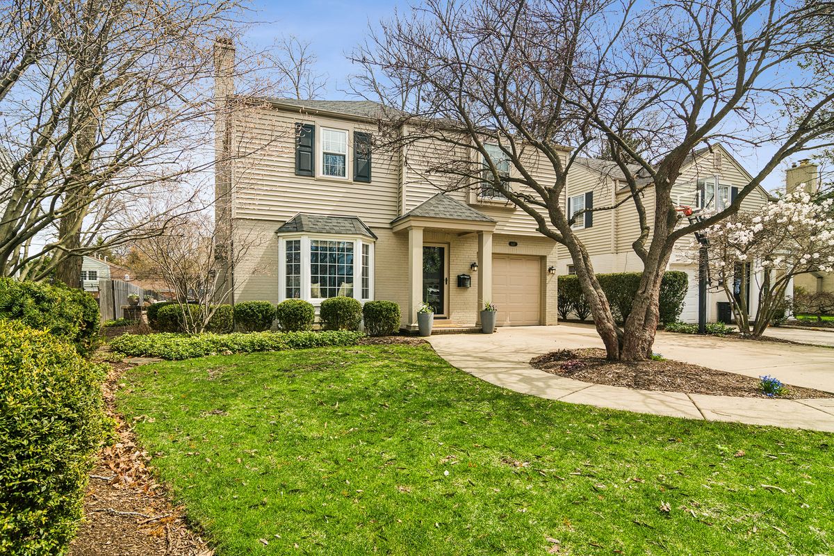 627 Lincoln Lane, Arlington Heights, IL 60005