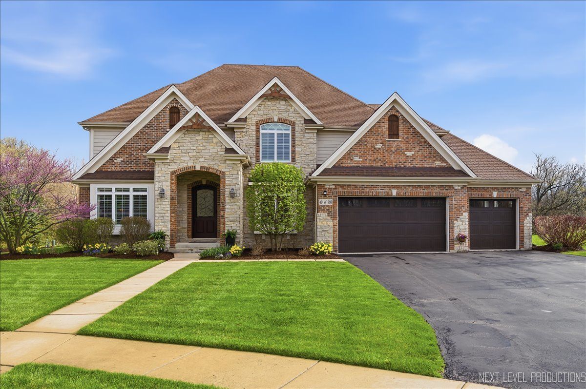 40W898 Fox Creek Drive — St. Charles, IL 60175
