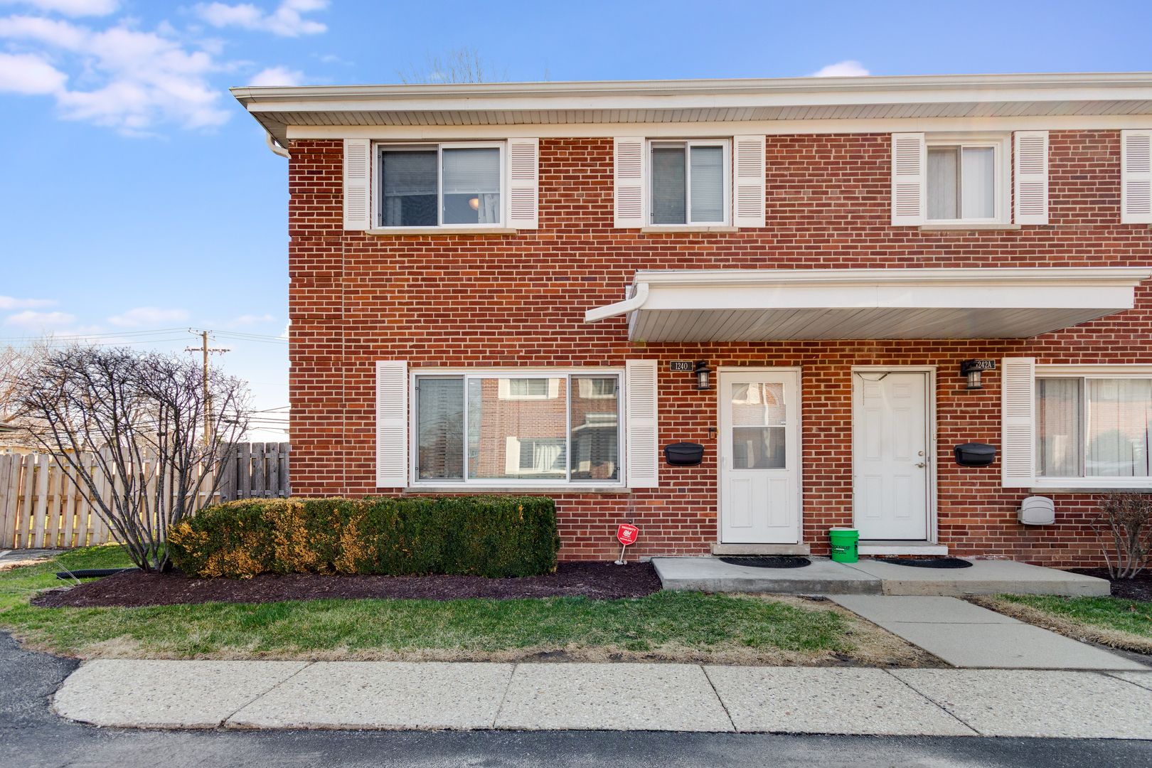 1240 N Boxwood Drive — Mount Prospect, IL 60056
