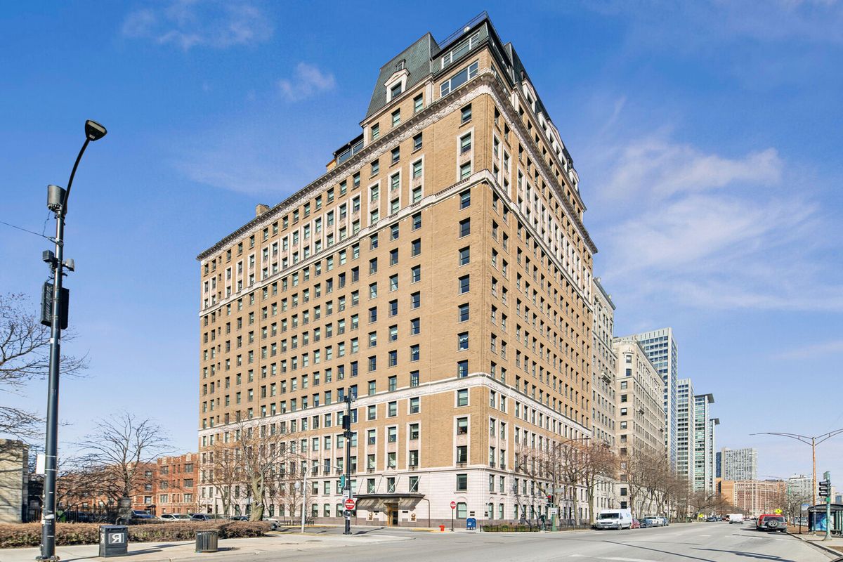 3500 LAKE SHORE Drive, Chicago, IL 60657