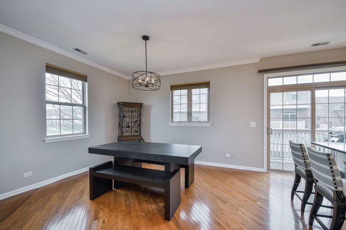 27W753 Meadowview Drive, Winfield, IL 60190