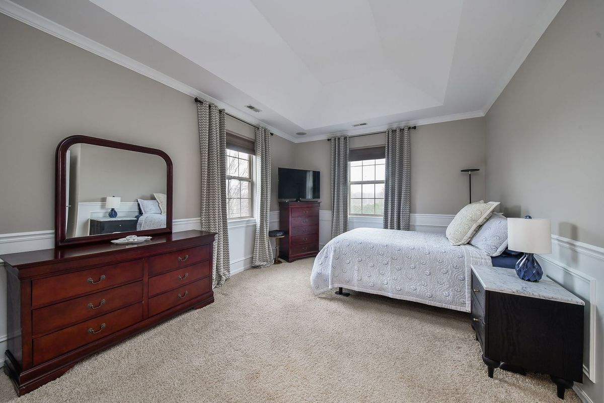 27W753 Meadowview Drive, Winfield, IL 60190