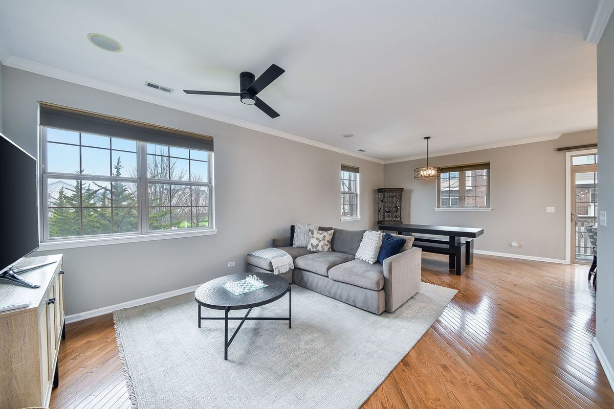 27W753 Meadowview Drive, Winfield, IL 60190