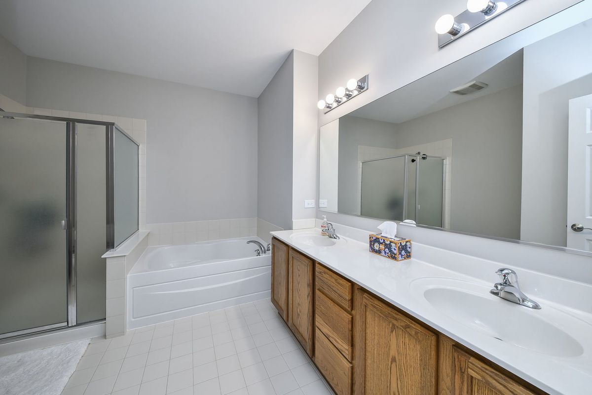 27W753 Meadowview Drive, Winfield, IL 60190