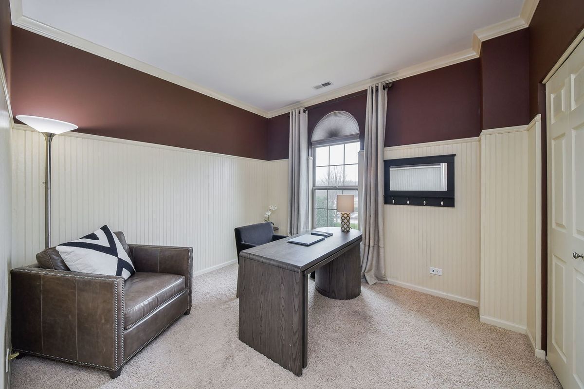 27W753 Meadowview Drive, Winfield, IL 60190