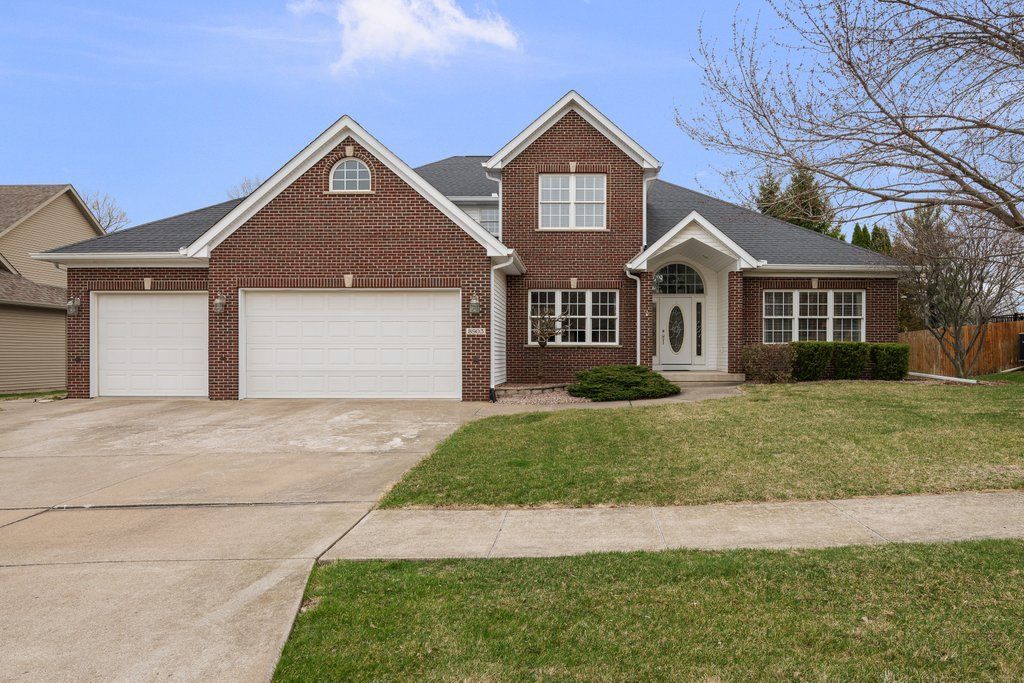 8903 Highland Drive, Rock Island, IL 61201