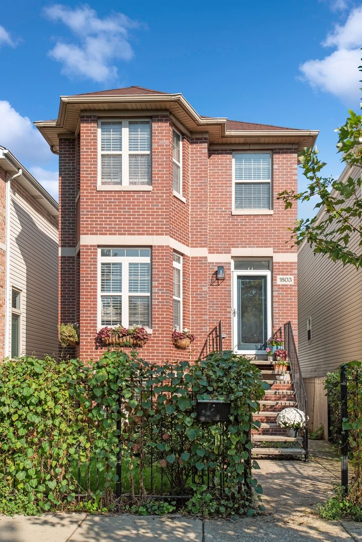 1803 N Fairfield Avenue — Chicago, IL 60647
