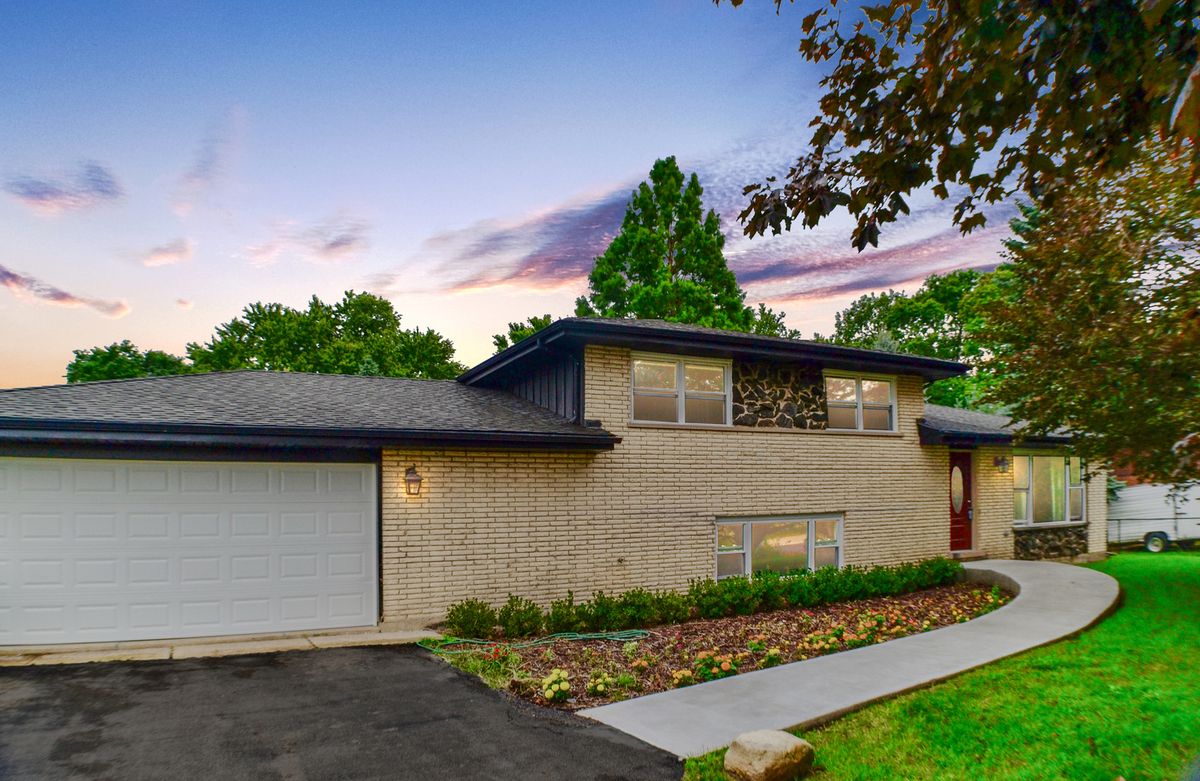 20W309 Frontage Road, Lemont, IL 60439