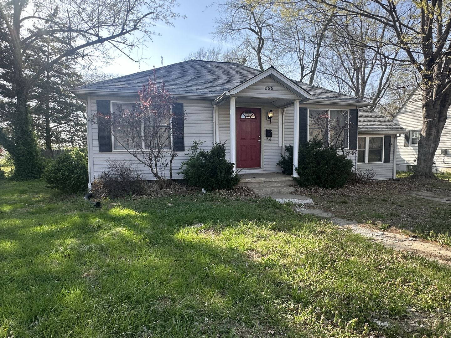 200 N Oakland Avenue — Carbondale, IL 62901