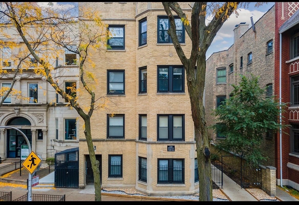 648.5 Roscoe Street, Chicago, IL 60657