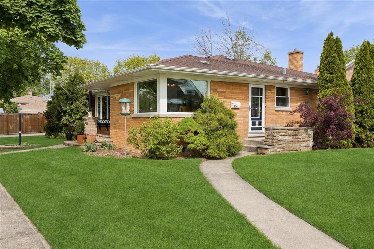 1836 Buckingham Avenue, Westchester, IL 60154
