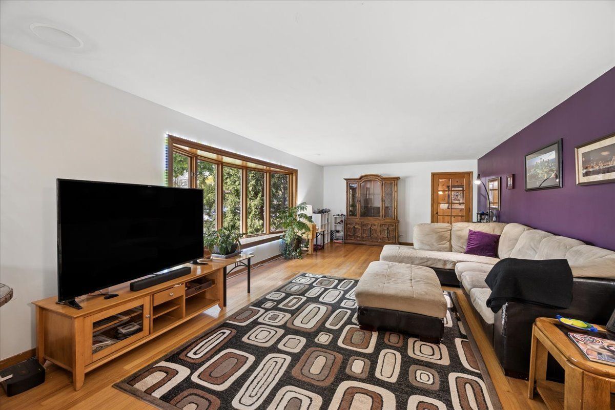 1836 Buckingham Avenue, Westchester, IL 60154