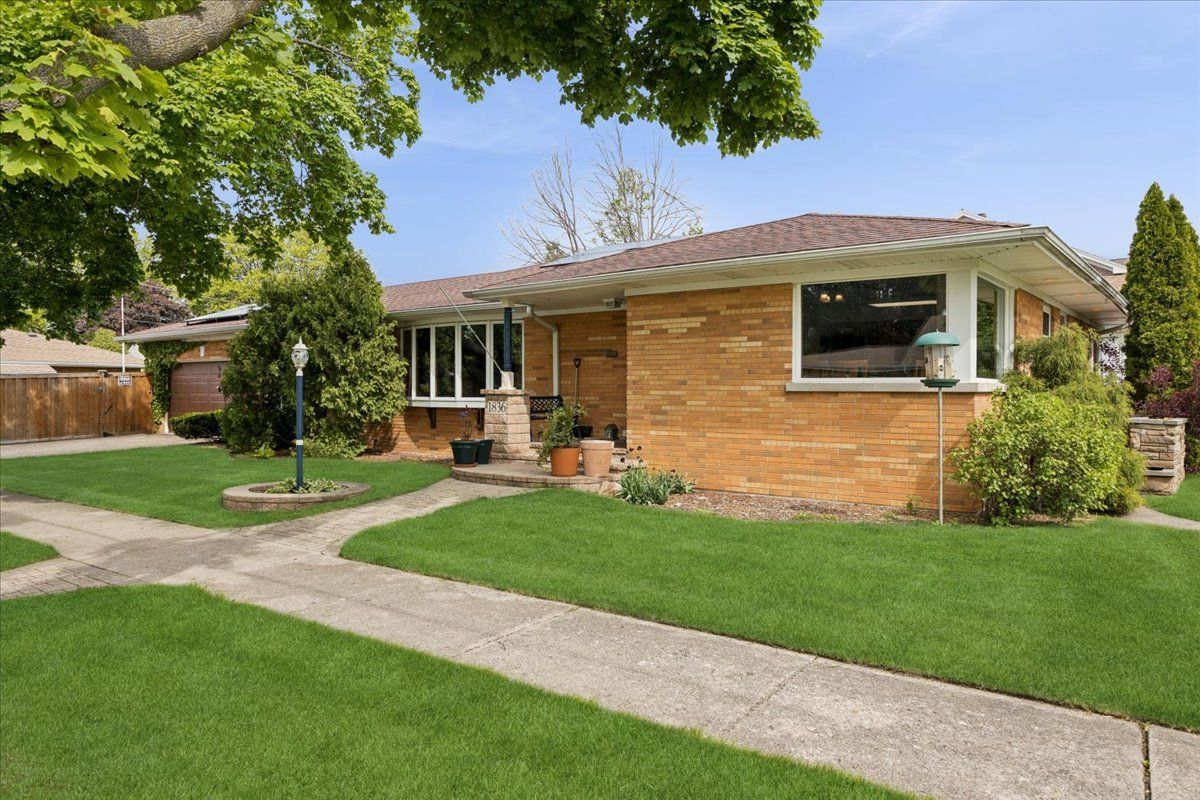 1836 Buckingham Avenue, Westchester, IL 60154