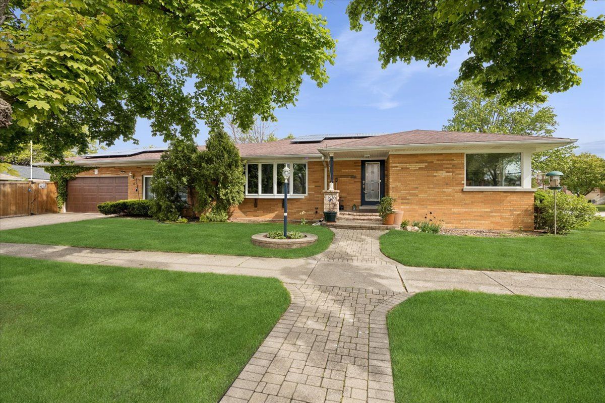 1836 Buckingham Avenue — Westchester, IL 60154