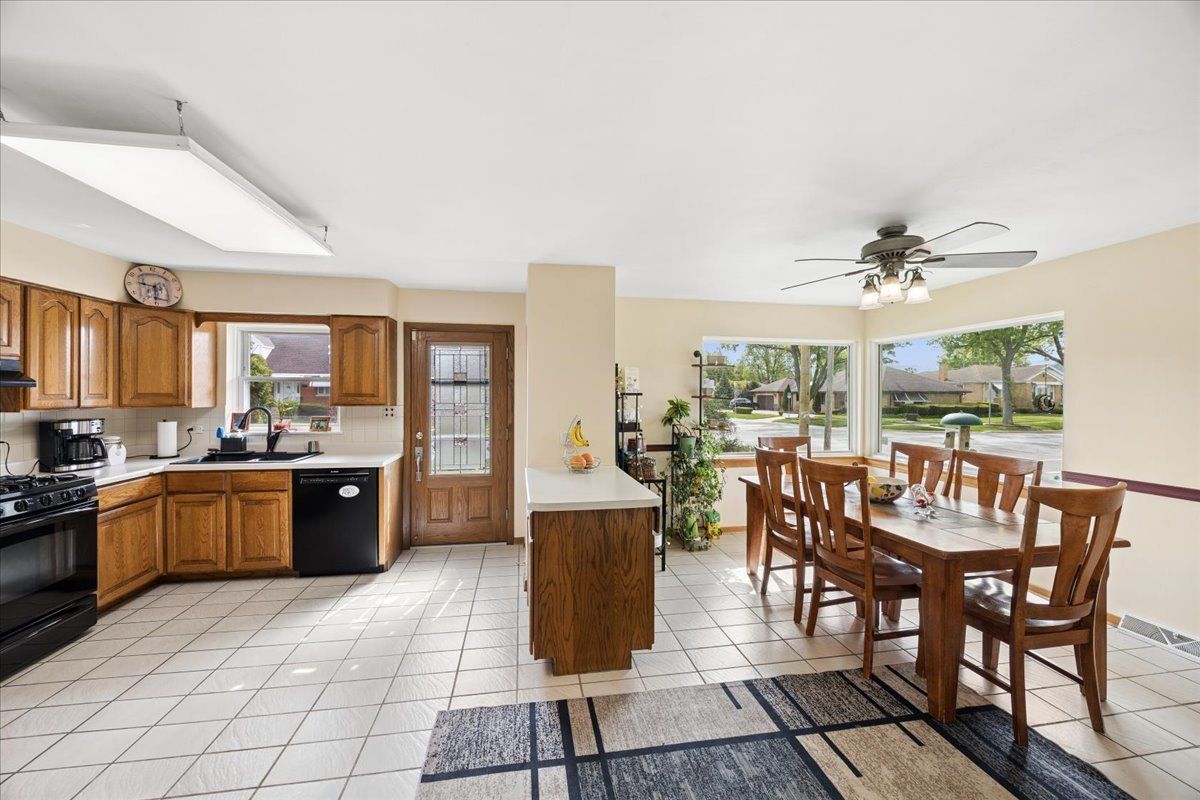 1836 Buckingham Avenue, Westchester, IL 60154