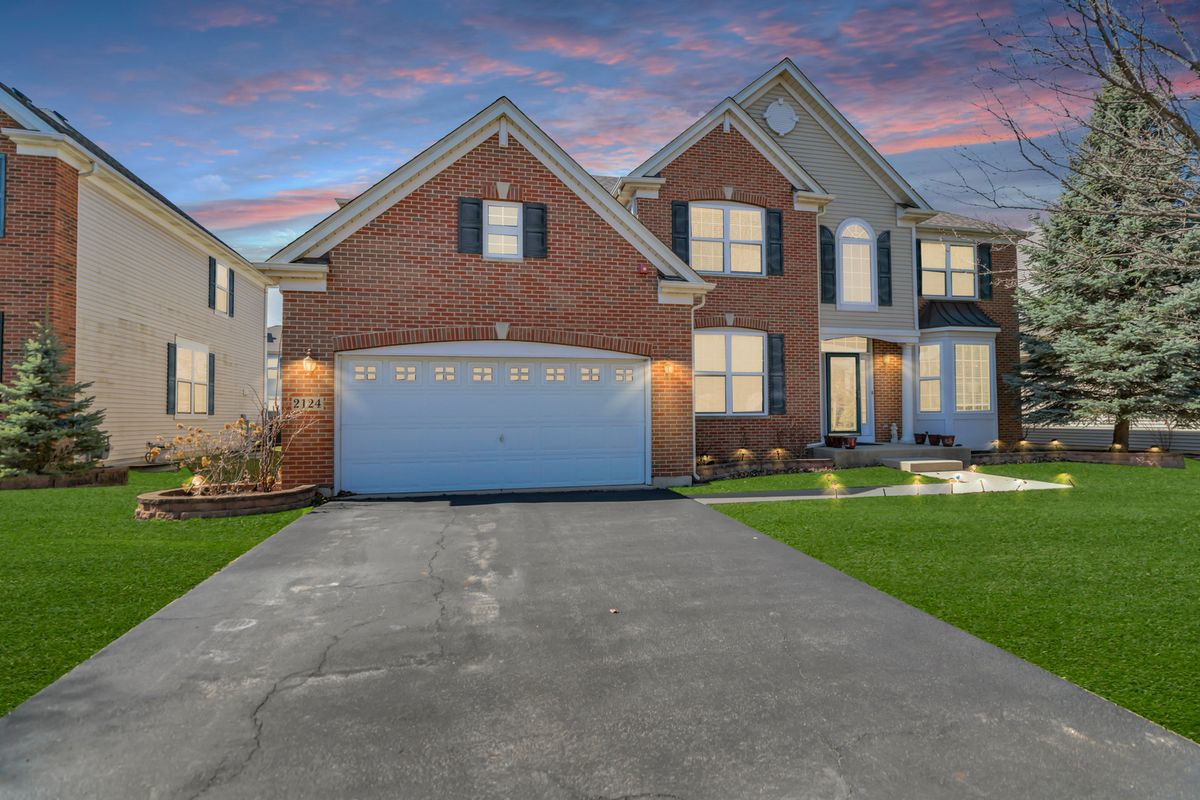 2124 Amelia Lane, Hoffman Estates, IL 60192