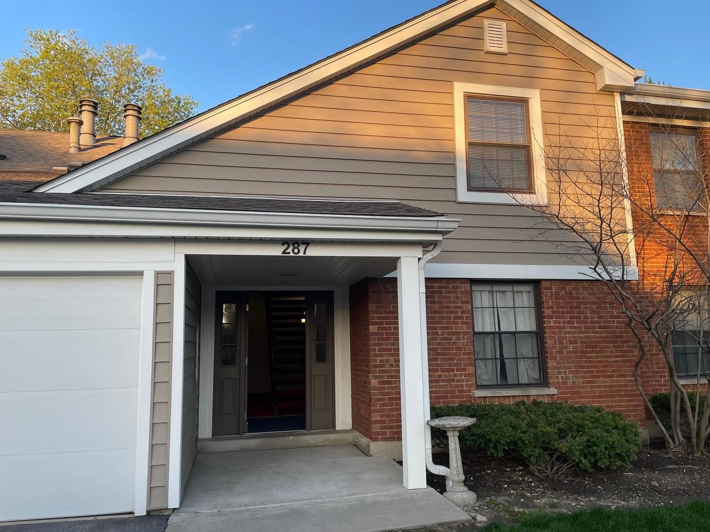 287 Pembridge Lane #B2 — Schaumburg, IL 60193