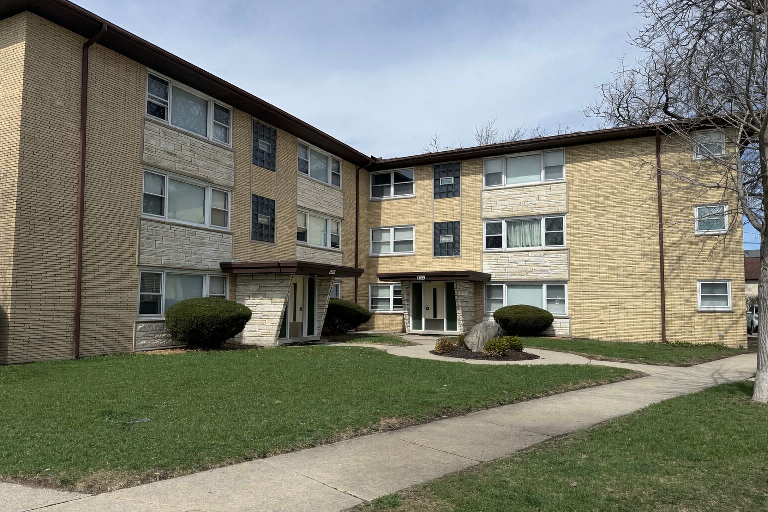 8304 W Forest Preserve Drive #3W — Chicago, IL 60634