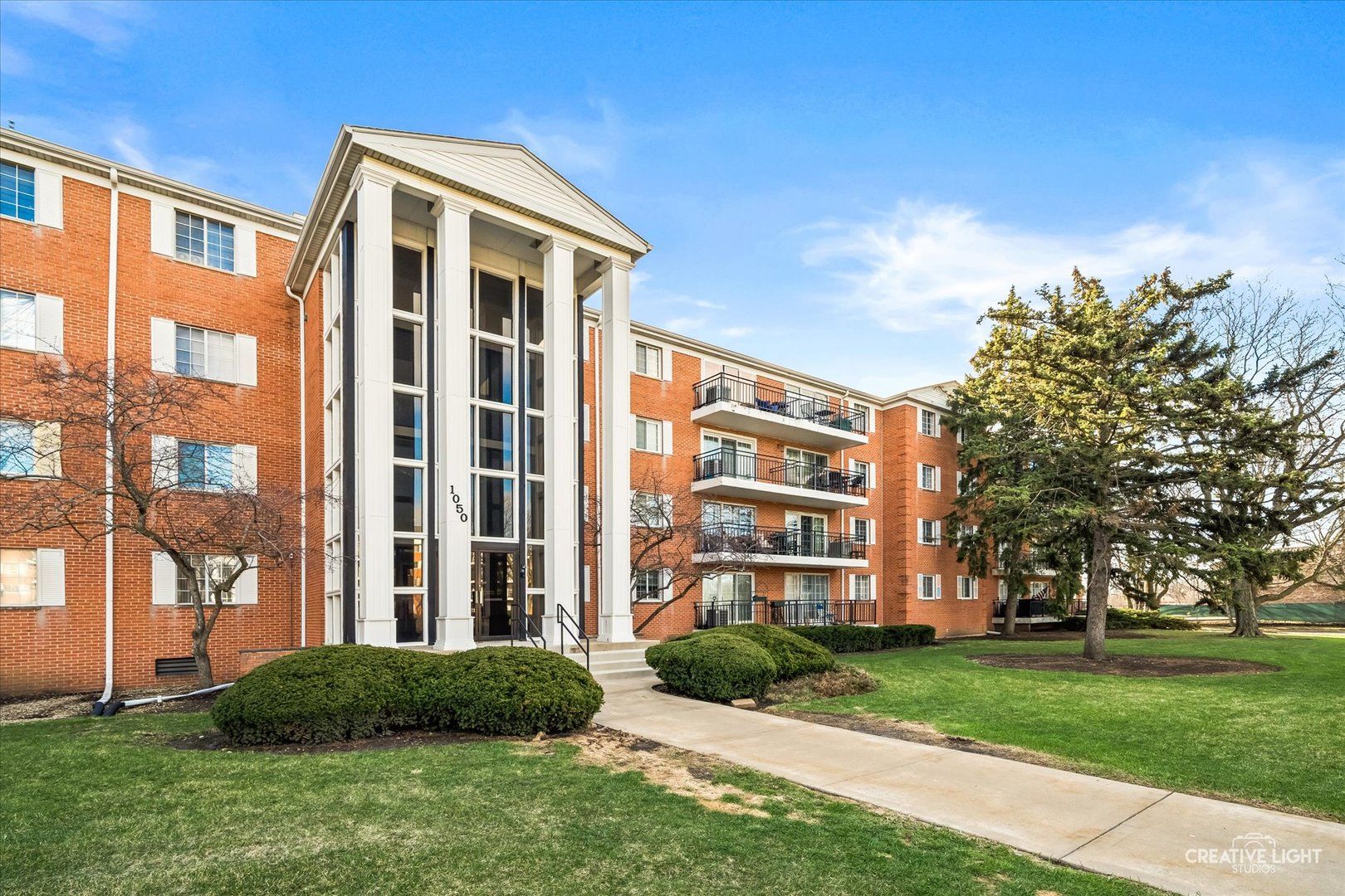 1050 N Farnsworth Avenue #403 — Aurora, IL 60505