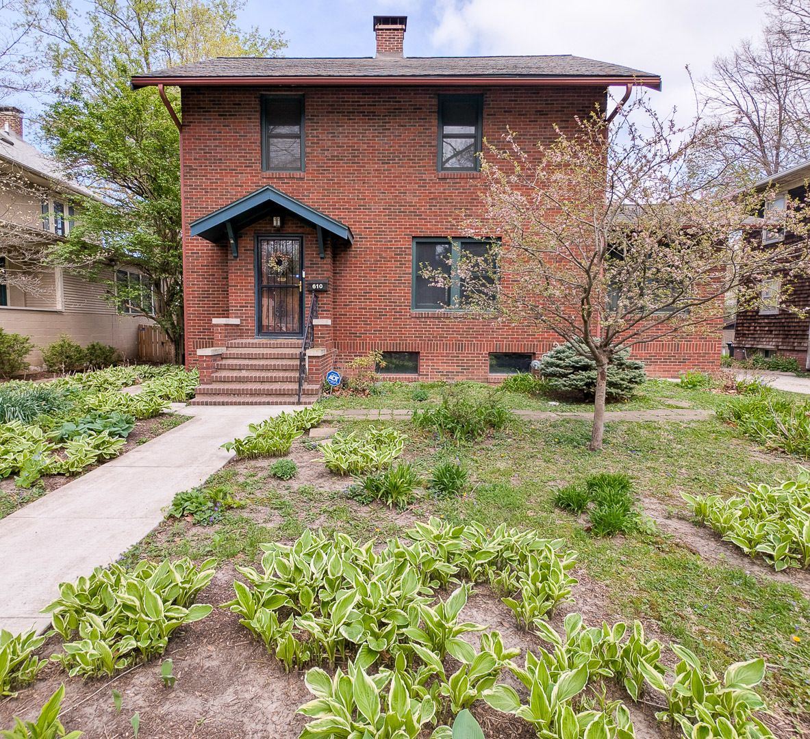 610 W Indiana Avenue W — Urbana, IL 61801