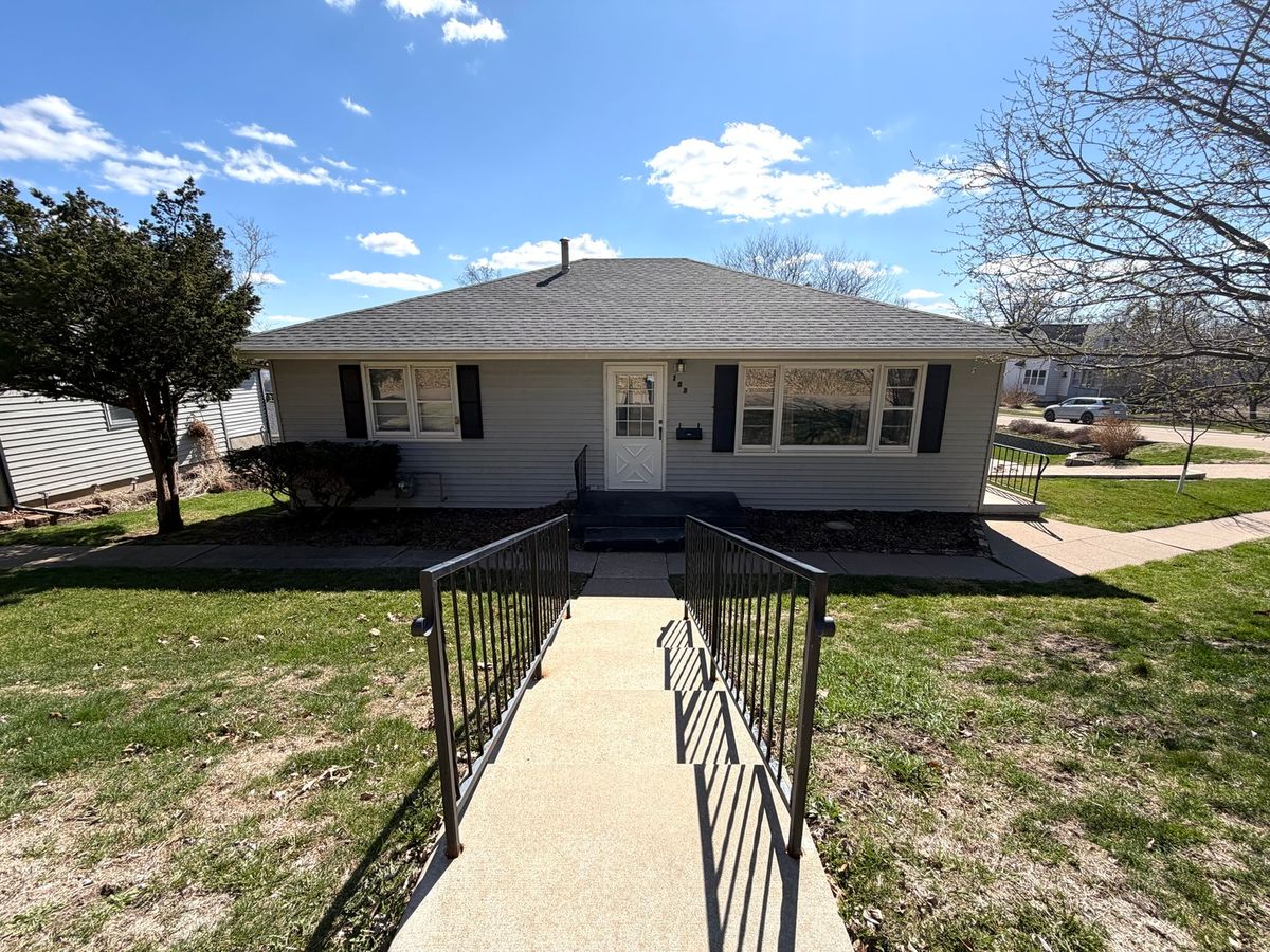 123 32nd Avenue, Clinton, IA 52732