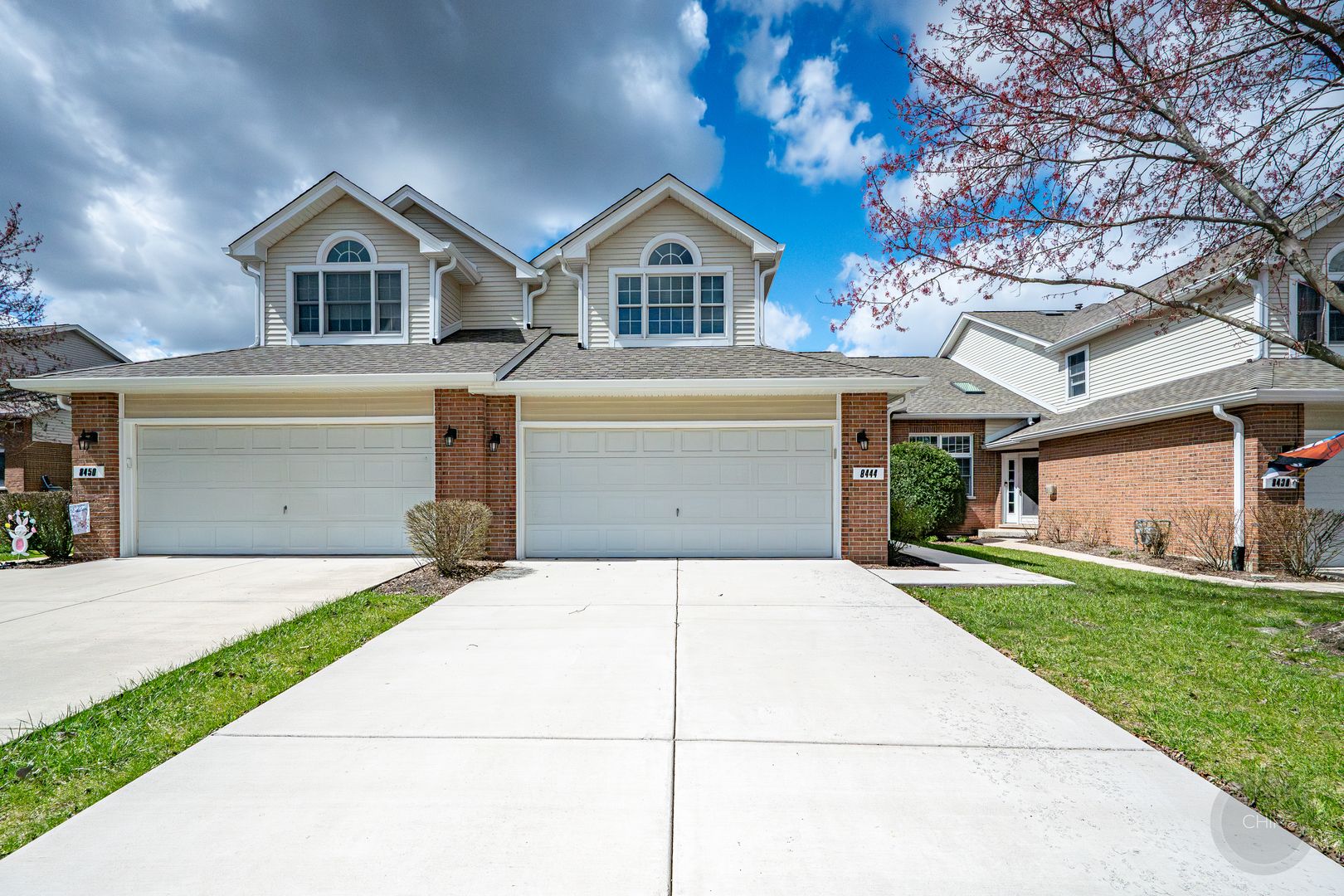 8444 Sandalwood Court — Darien, IL 60561