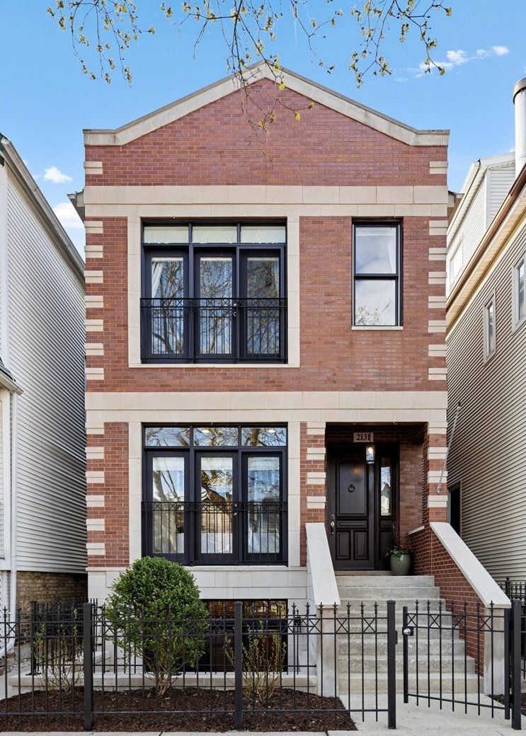 2131 W Melrose Street — Chicago, IL 60618