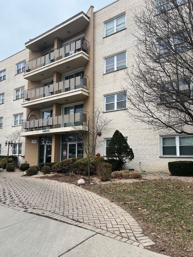 8210 Elmwood Avenue — Skokie, IL 60077