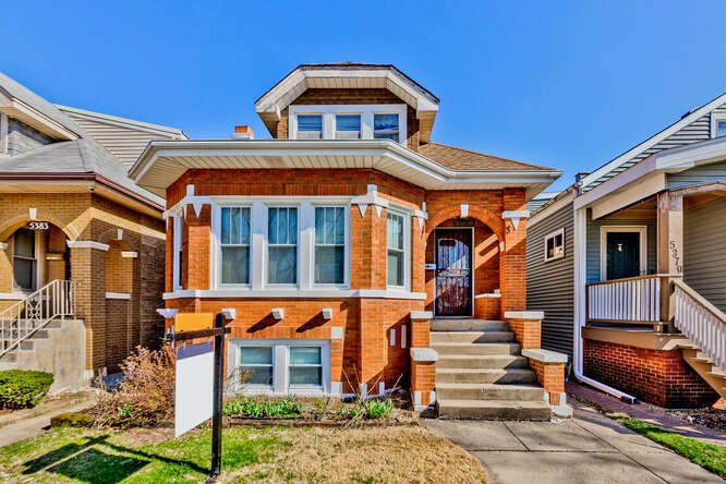 5381 N Lynch Avenue — Chicago, IL 60630
