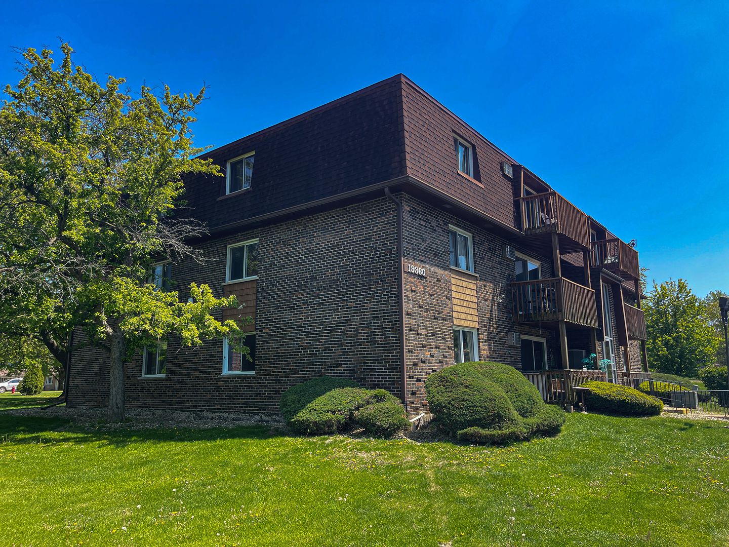 19360 Wolf Road #8 — Mokena, IL 60448