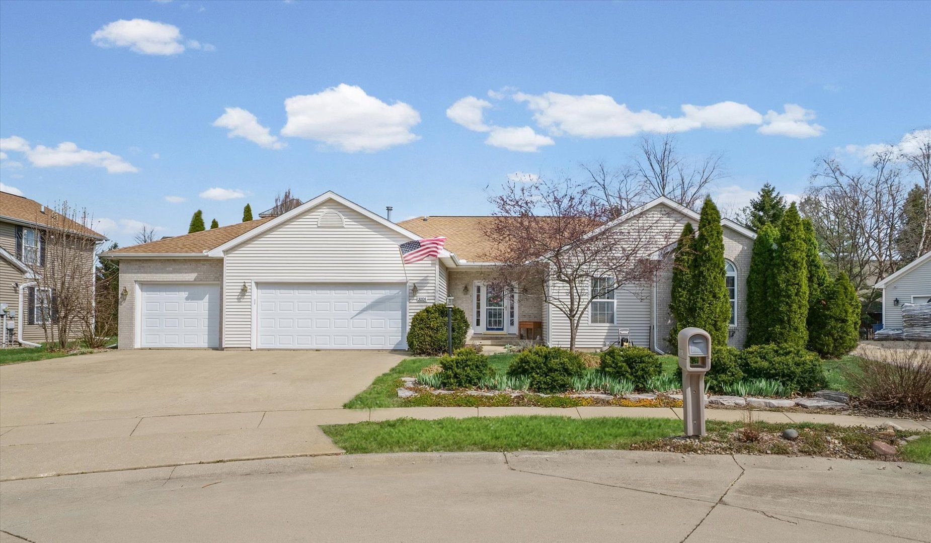 3004 Countrybend Lane — Champaign, IL 61822