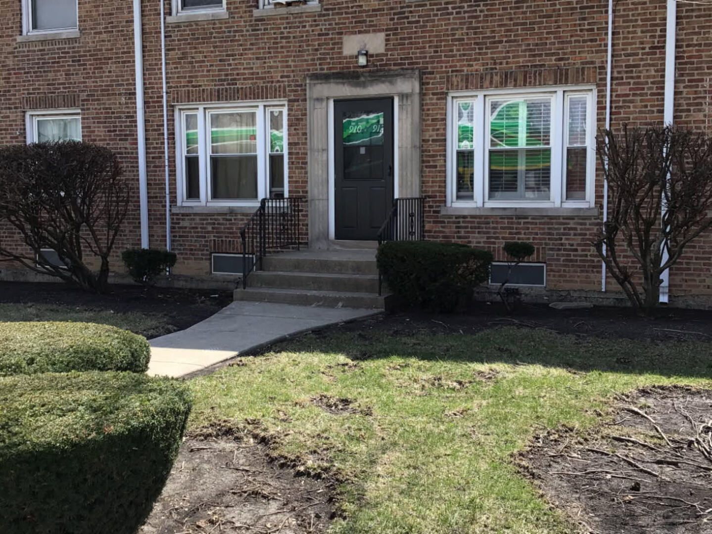 912 W Roosevelt Road #1 — Broadview, IL 60155