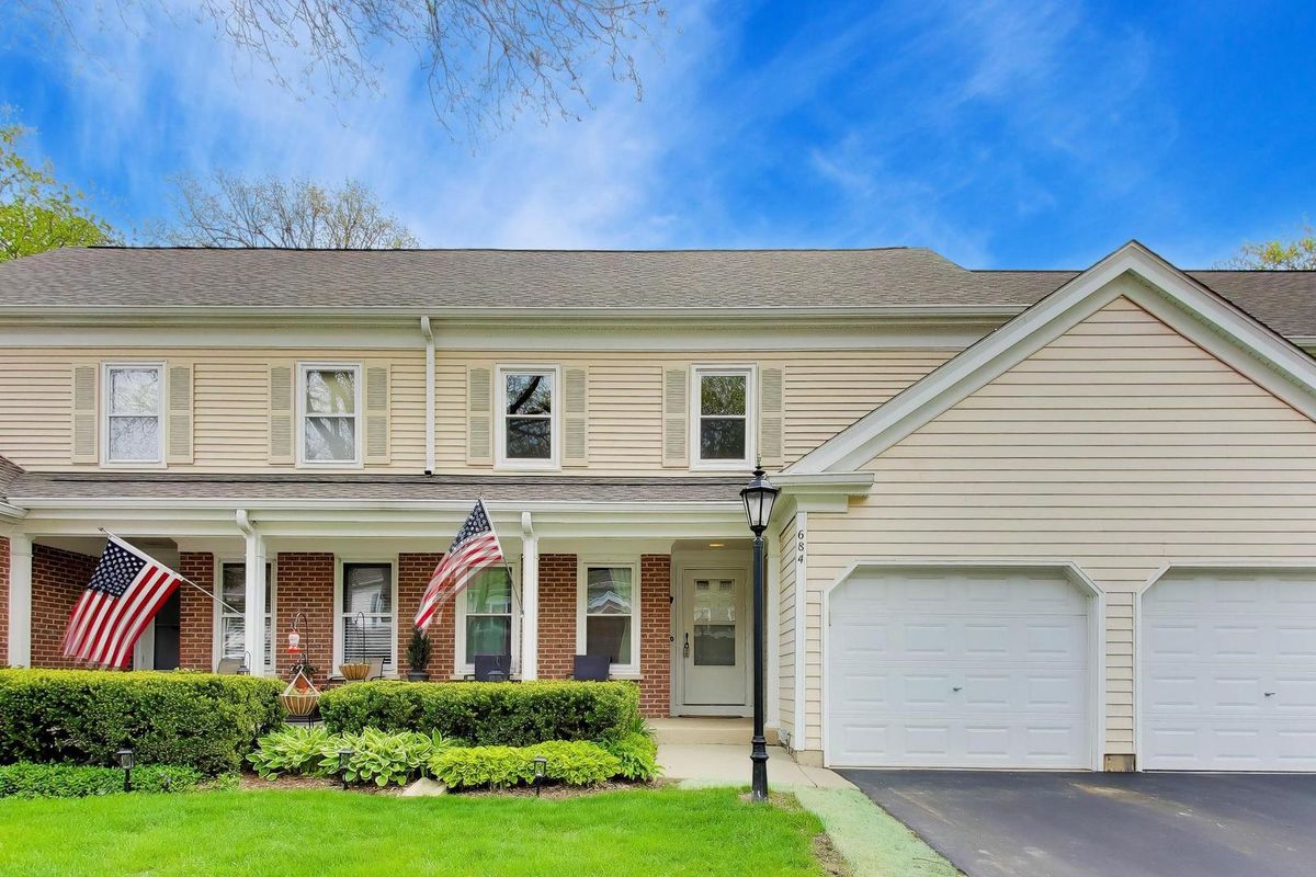 684 Regent Lane, Prospect Heights, IL 60070