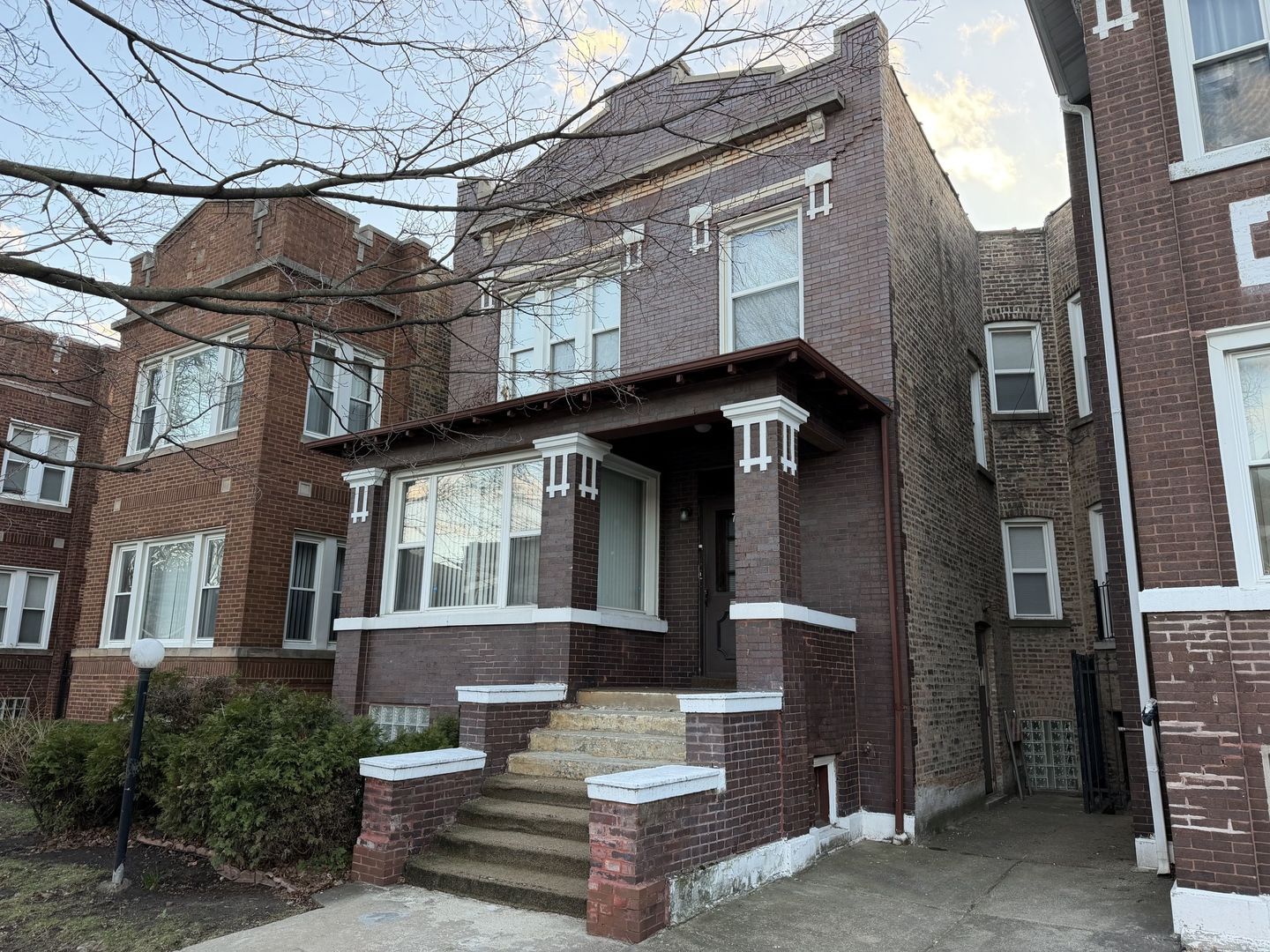 7120 S Eberhart Avenue — Chicago, IL 60619