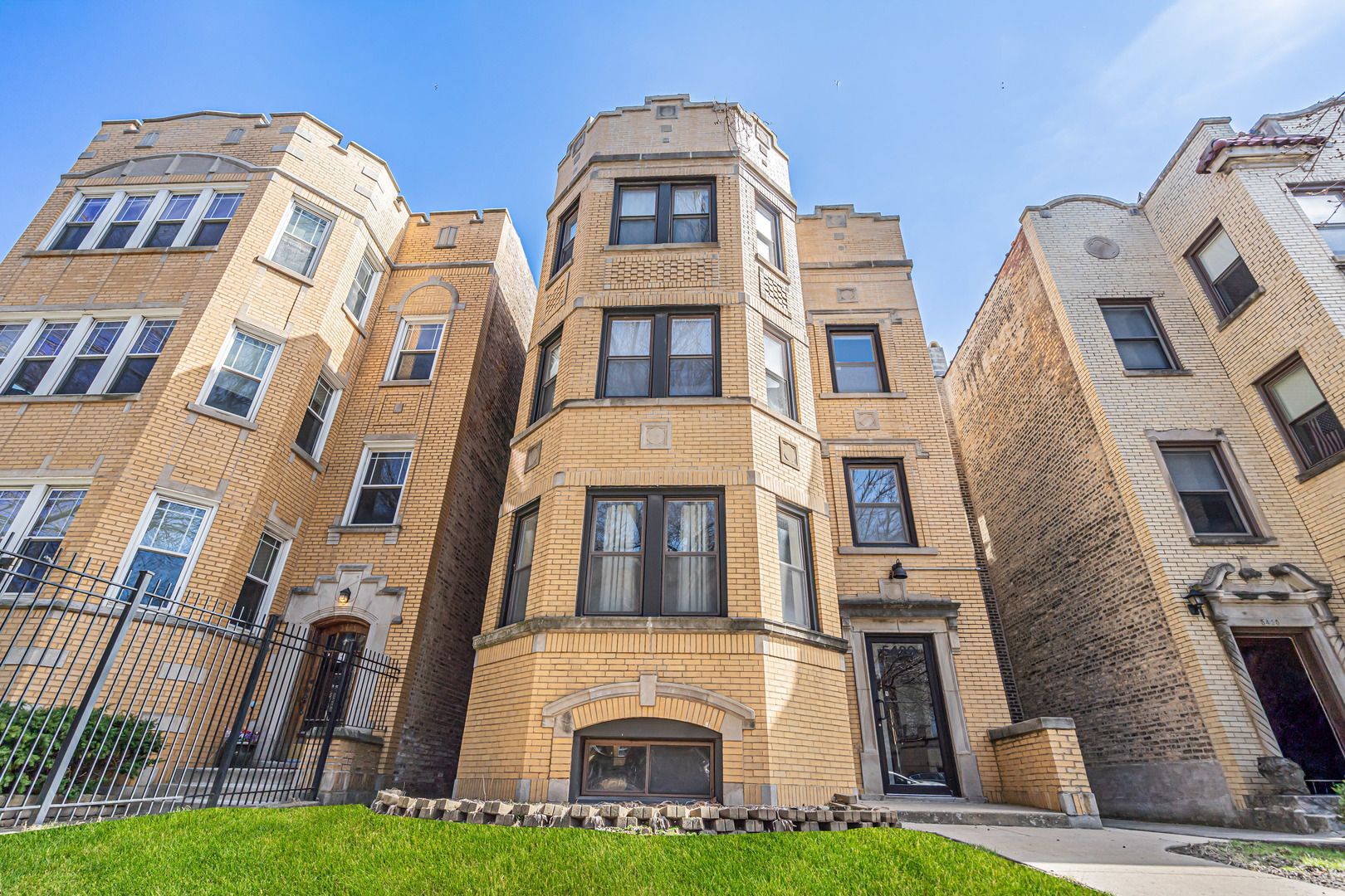 5429 N Campbell Avenue — Chicago, IL 60625