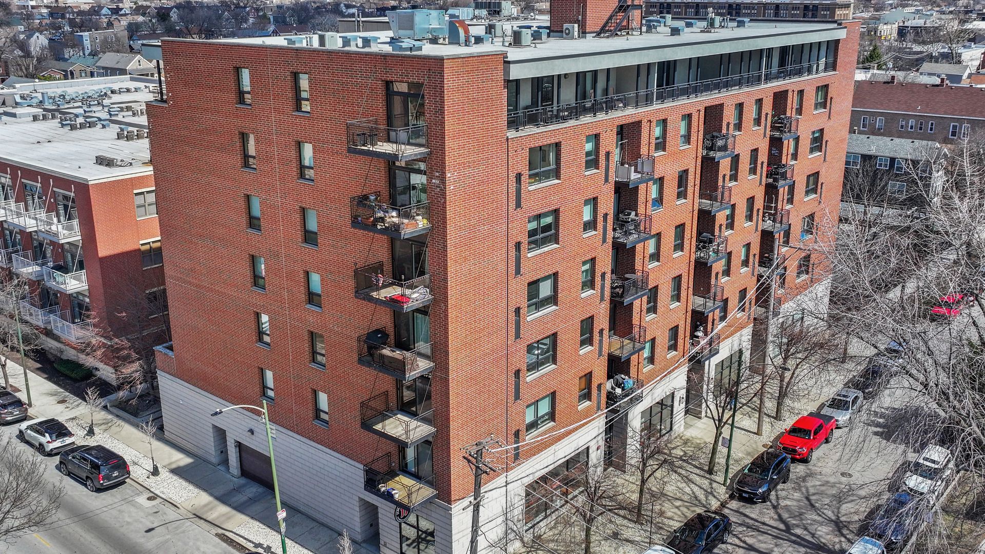 974 W 35th Place #510 — Chicago, IL 60609