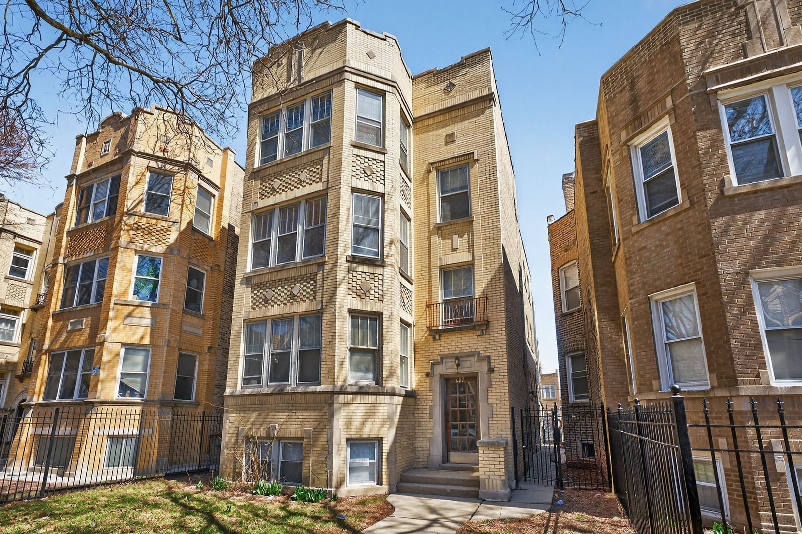 6117 N Washtenaw Avenue — Chicago, IL 60659