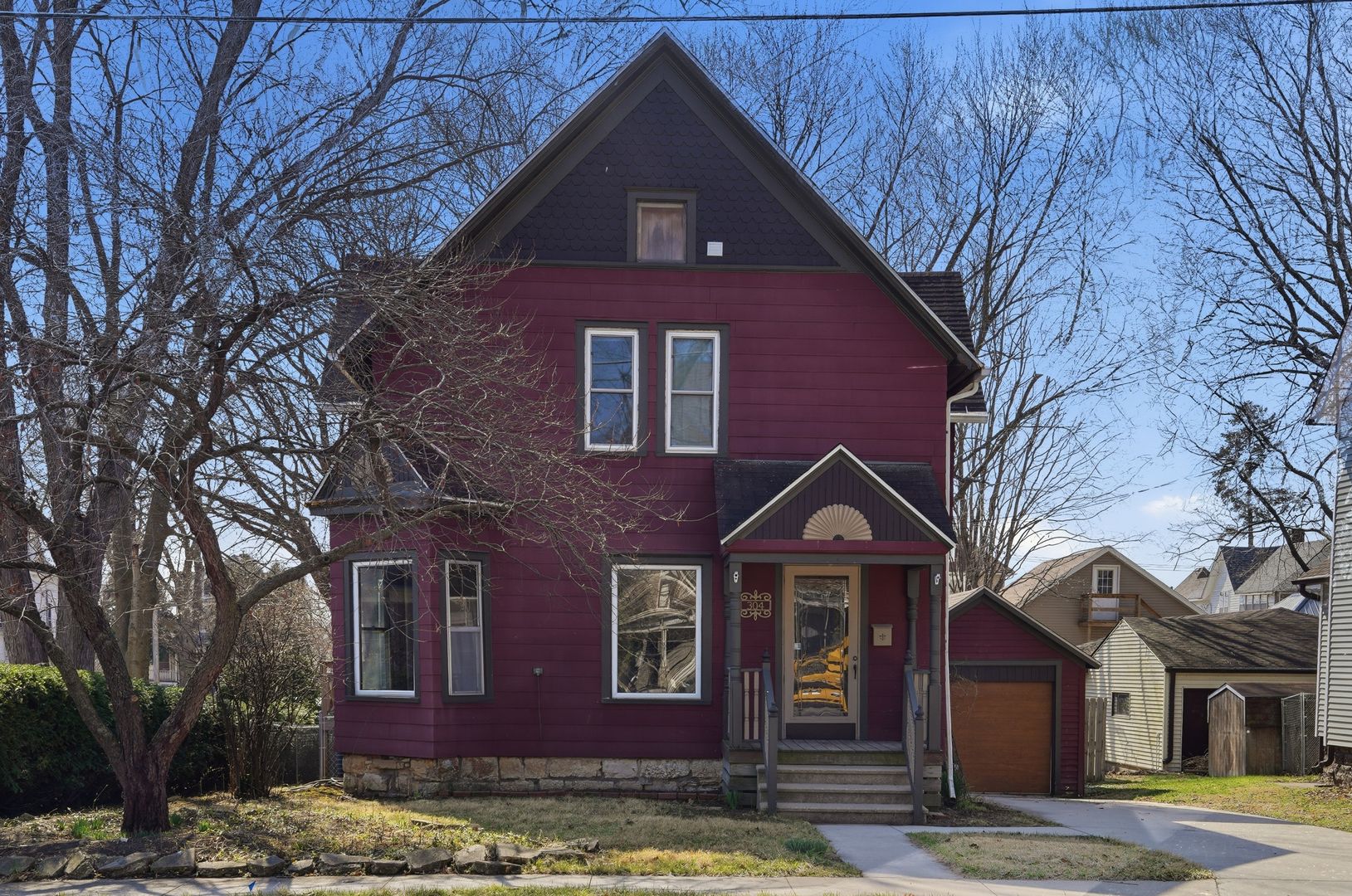304 W Chamberlin Street — Dixon, IL 61021