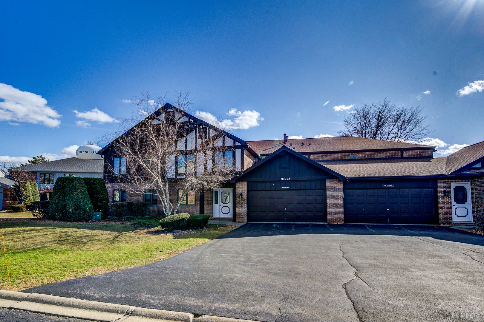 9832 Terrace Court E #2B — Palos Park, IL 60464