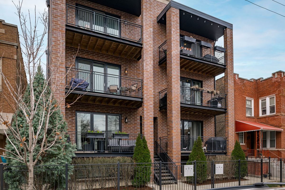 3340 LAWNDALE Avenue, Chicago, IL 60618