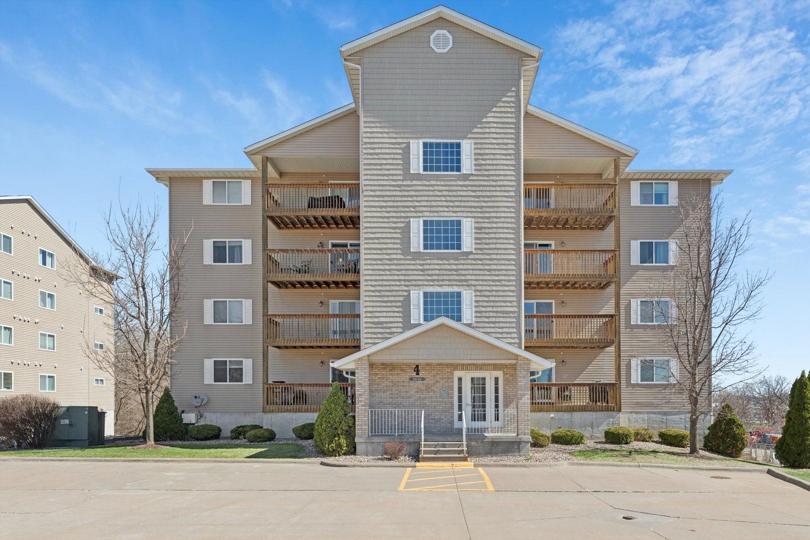 4107 Creek Hill Drive #07 — Bettendorf, IA 52722