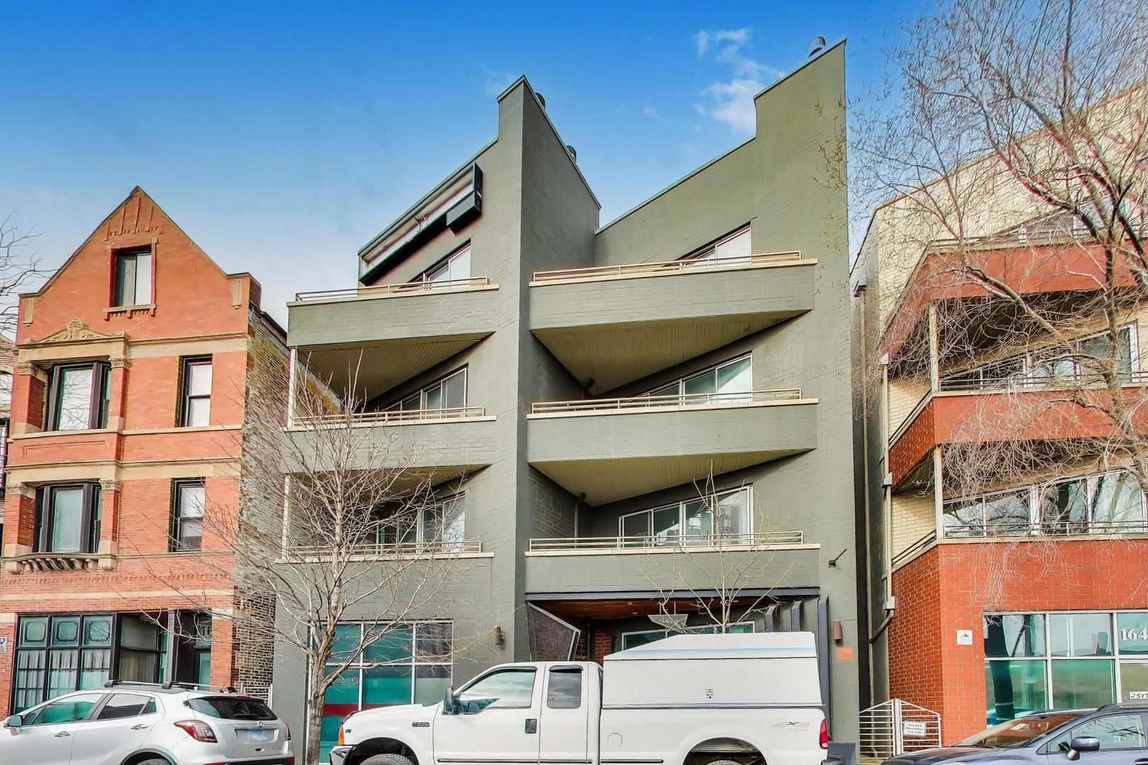 1636 N Bosworth Avenue — Chicago, IL 60642