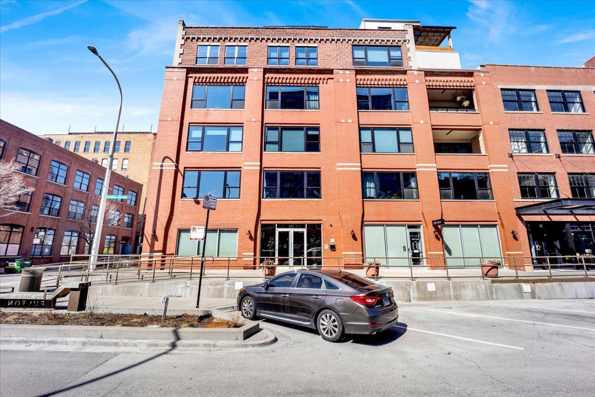 1118 W FULTON Street #202 — Chicago, IL 60607