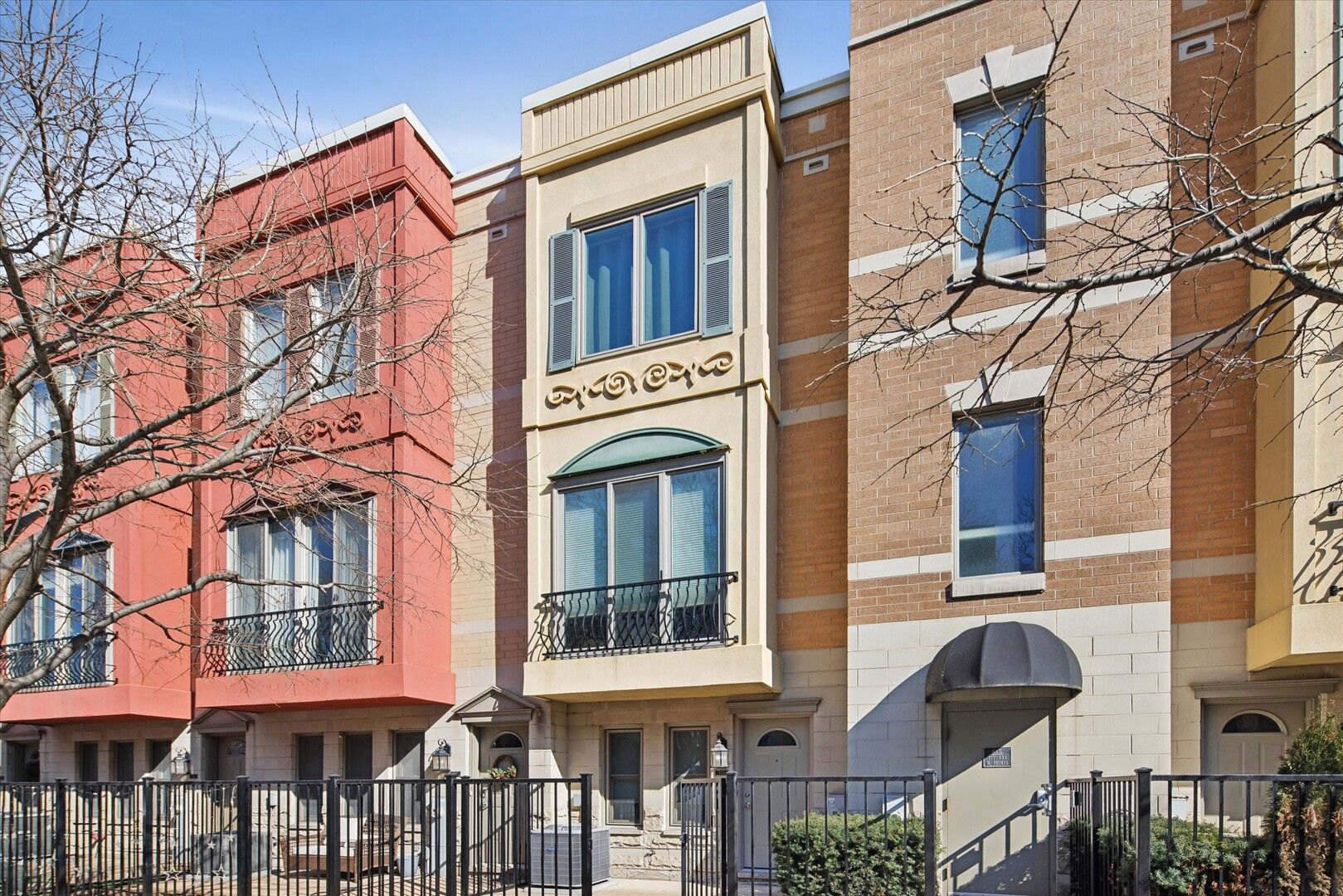 525 N PEORIA Street — Chicago, IL 60642