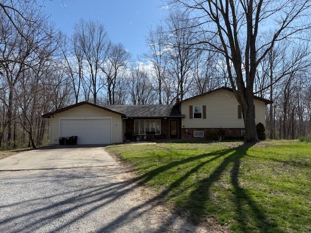 18 Sawmill Road — Carbondale, IL 62901